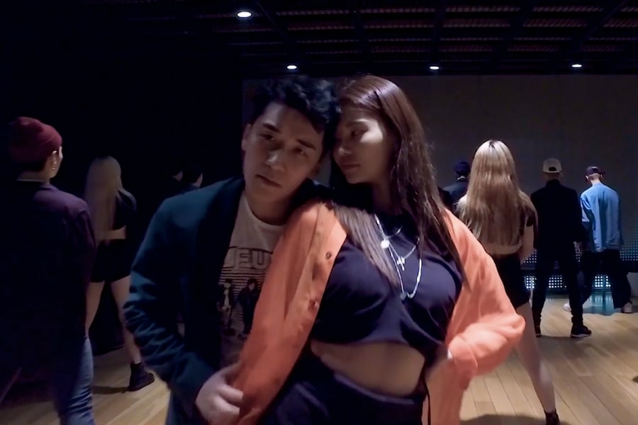 Seungri de BIGBANG y Anda se ponen juguetones en el video de práctica de baile de “1, 2, 3”