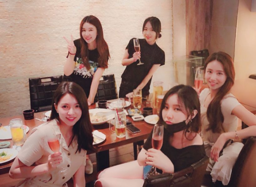 FIESTAR se junta para una reunión y comparte fotos