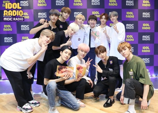 SEVENTEEN comparte curiosidades y hechos personales sobre ellos mismos (con la ayuda de la madre de Mingyu)