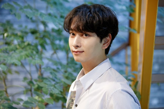Chansung habla sobre grabar “What’s Wrong With Secretary Kim” + rumores de noviazgo entre Park Seo Joon y Park Min Young