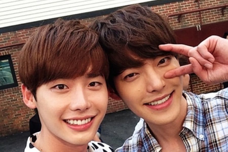 Lee Jong Suk y Kim Woo Bin se toman unas vacaciones juntos en Hawaii Soompi
