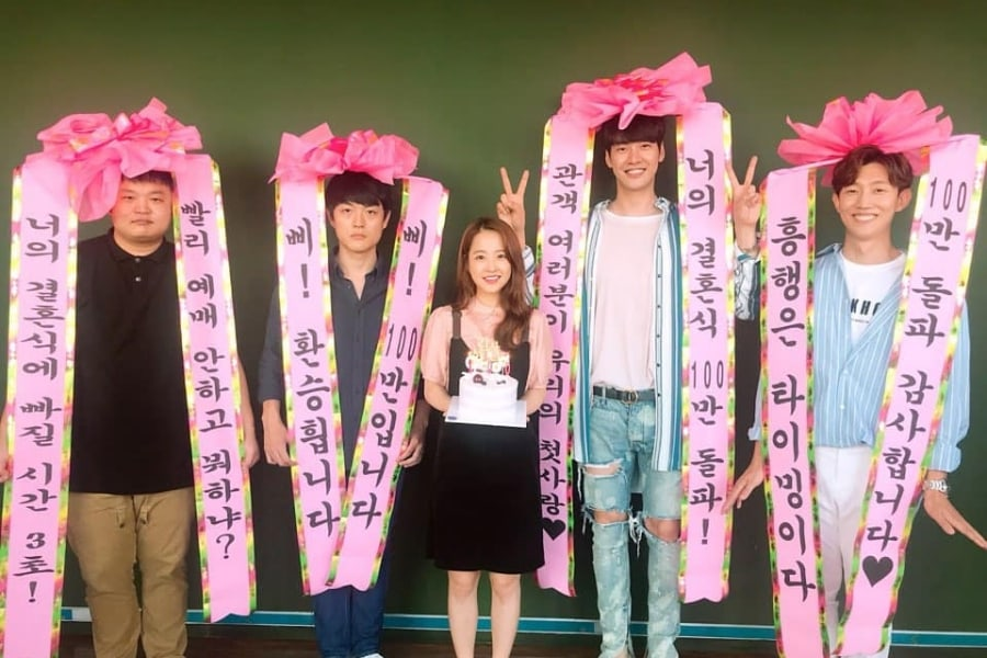 Park Bo Young, Kim Young Kwang y más integrantes del reparto de “On Your Wedding Day” celebran el sobrepasar el millón de espectadores