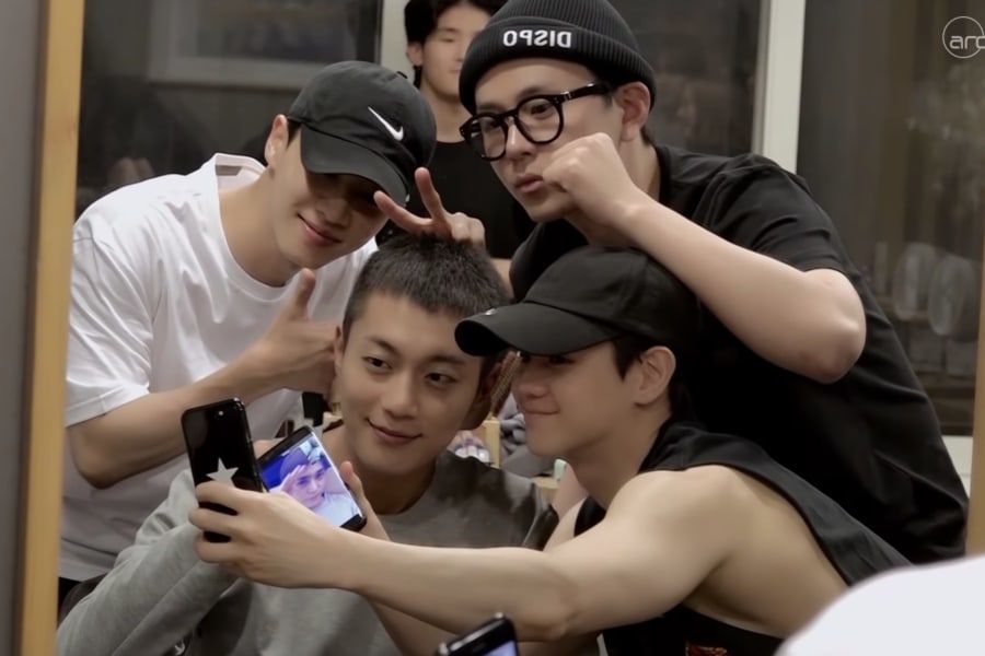 Yoon Doojoon de Highlight se corta el cabello junto a sus miembros y da su último adiós