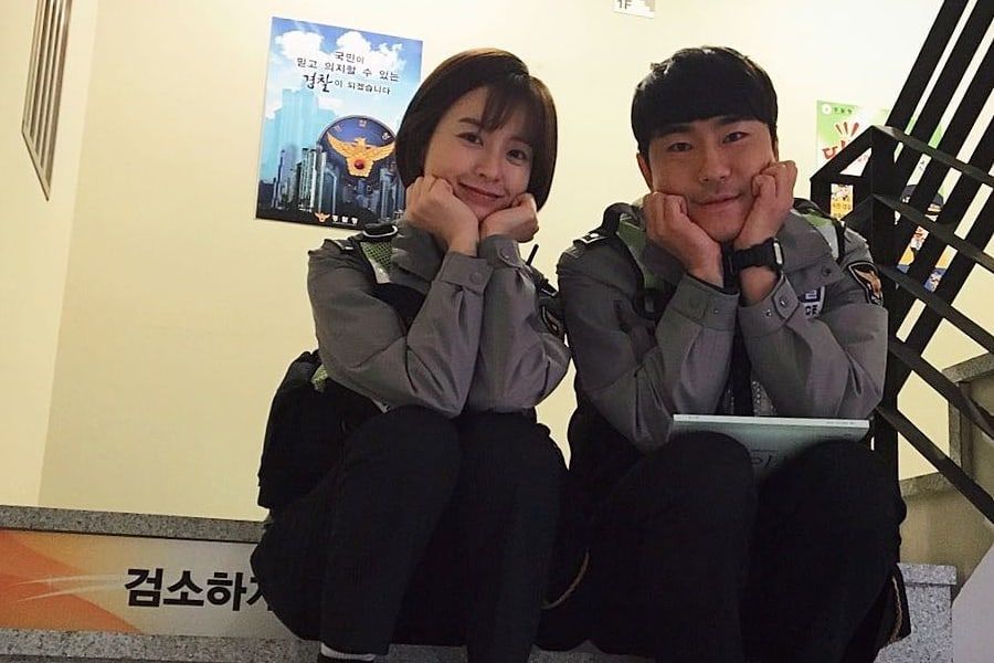 Lee Si Eon le da las gracias a Jung Yu Mi por su regalo especial
