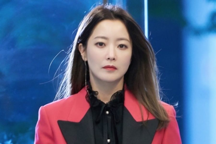 Kim Hee Sun obtiene un cambio de imagen para demostrar que es una persona diferente Kim Hee Sun obtiene un cambio de imagen para demostrar que es una persona diferente