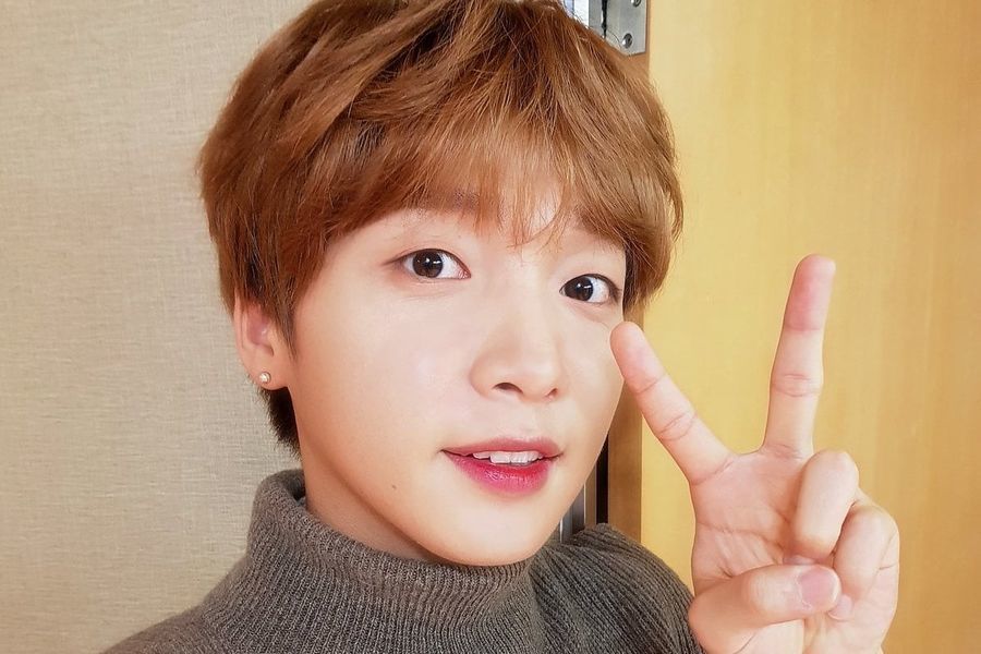 Jeong Sewoon revela diseño de su light stick oficial