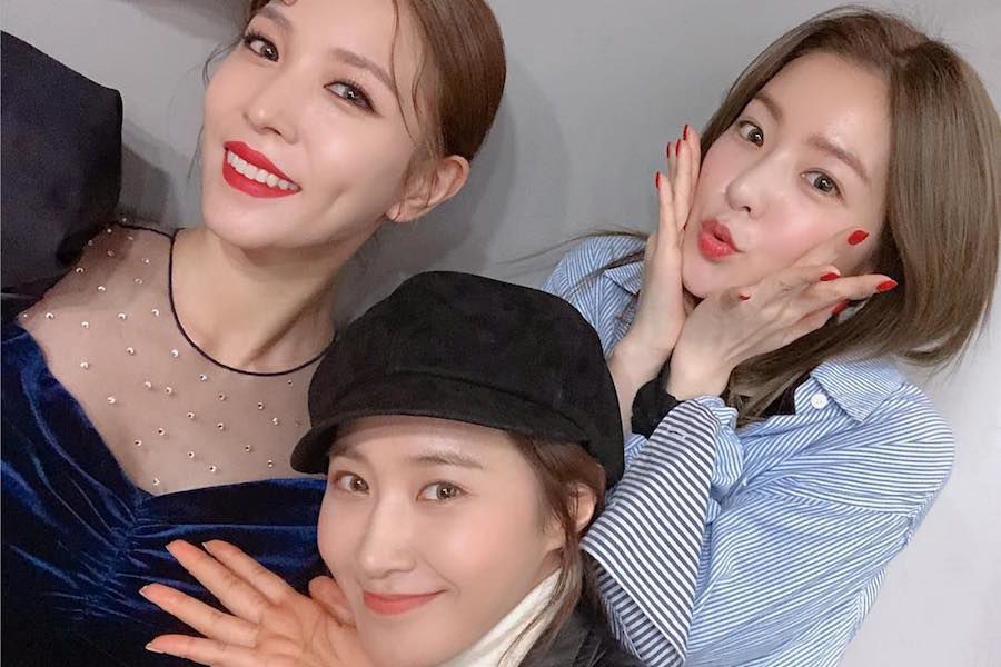 BoA comparte una divertida razón por la que Yuri e Irene fueron a ver su actuación de “Woman” en vivo