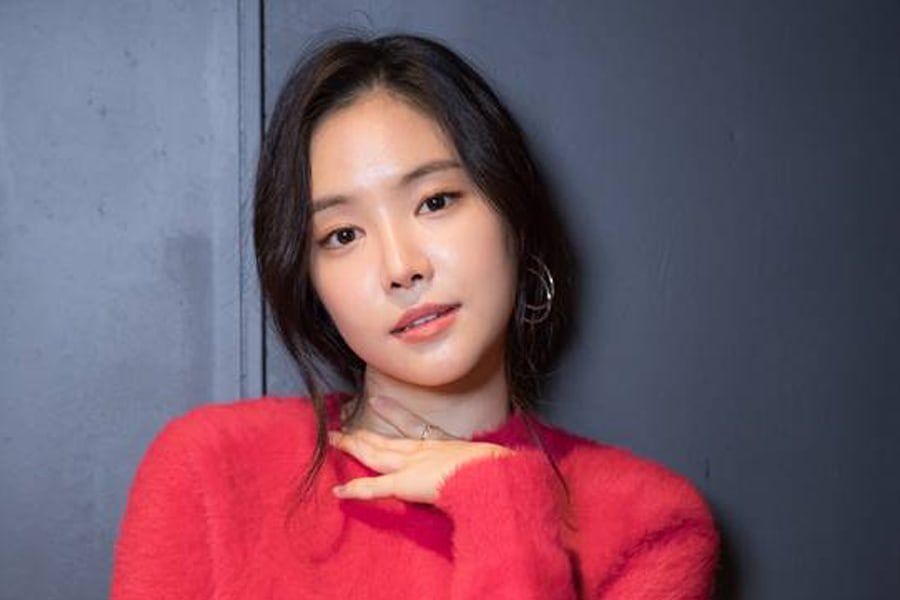 Son Naeun de Apink habla sobre un hábito de ídolo que ella notó mientras actuaba
