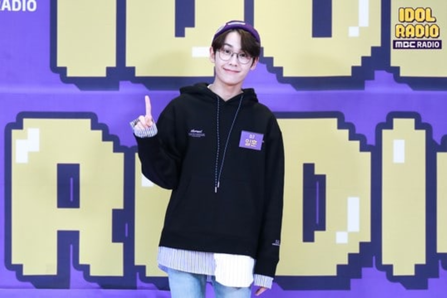 Ilhoon de BTOB llama a sus miembros durante su celebración de 1 mes de aniversario en programa de radio