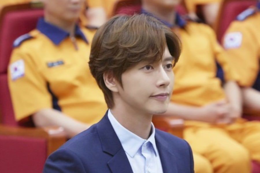 Park Hae Jin nombrado bombero honorario por su trabajo de caridad