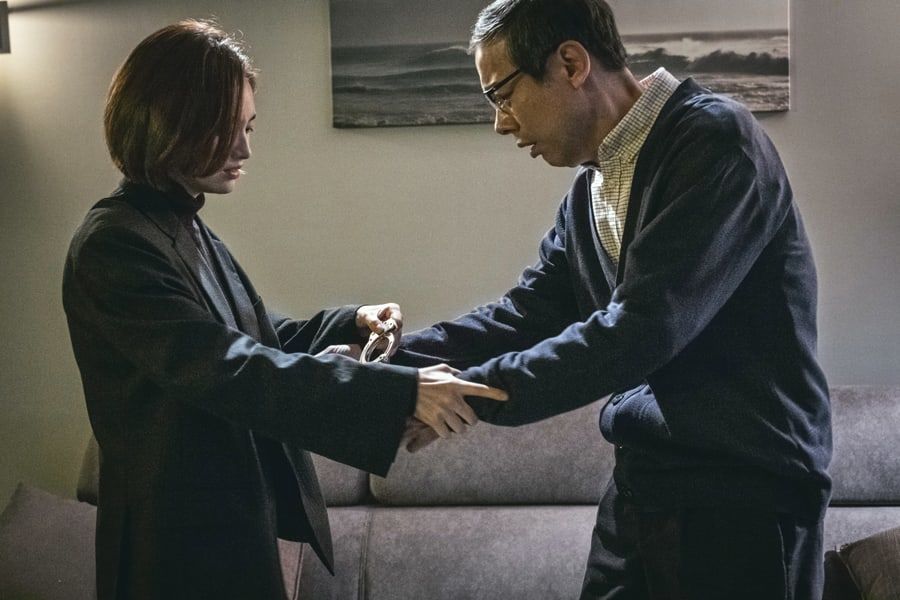 Kim Jae Kyung arresta con arrepentimiento a su padre Jung In Ki en “Bad Papa”