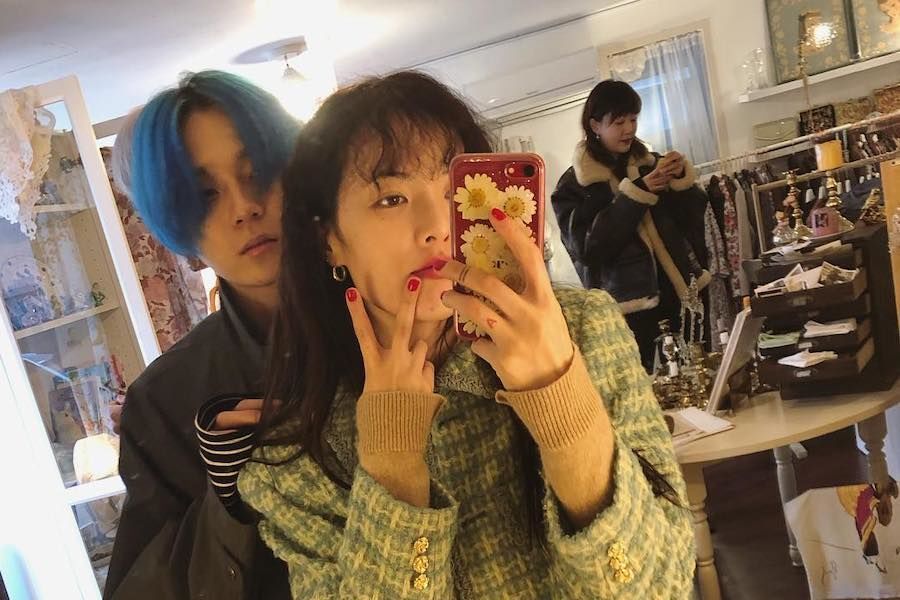 HyunA e E’Dawn se elogian y bromean mutuamente en cariñosa transmisión en vivo