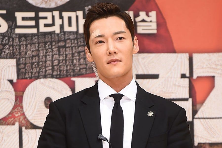El productor de “The Last Empress” agradece a Choi Jin Hyuk por su gran trabajo a pesar de su lesión