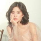 Song Hye Kyo dona letreros coreanos en honor al día del movimiento por la independencia de Corea