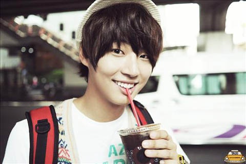Yoon Si Yoon Travels to Japan to Participate in Drama Promotions and Help the Earthquake Recovery
