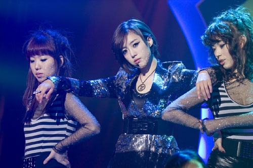 Eunjung Covers MISS A in “Dream High," Despite Her Leg Injury
