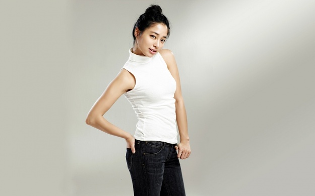 Lee Min Jung Looks Topless in Latest Screenshot Photo