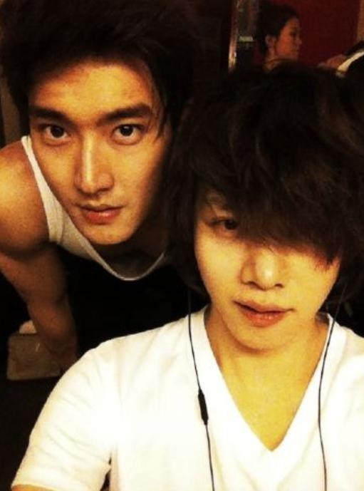 Heechul’s Selca With Siwon: "I Wanna Marry a Foreign Girl"