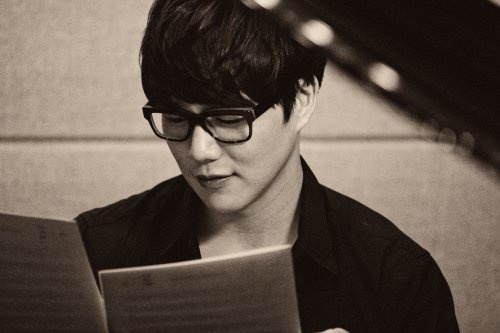 Artist of The Month – Sung Si Kyung