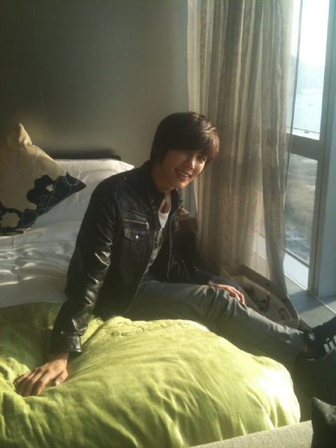 Park Jung Min Tweets From The Airport