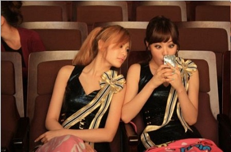 After School’s Lizzy & Nana’s Funny Photos