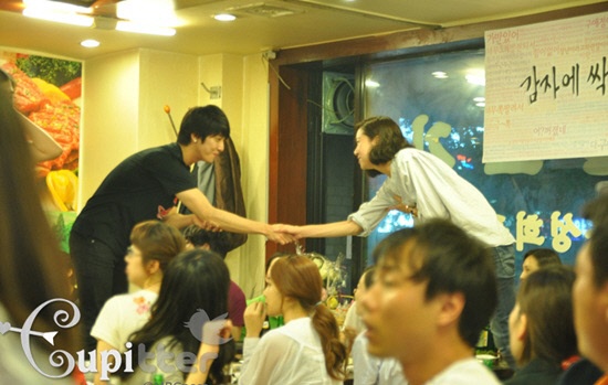 Jung Yong Hwa’s Surprise Visit to "The Greatest Love" Finale Party!