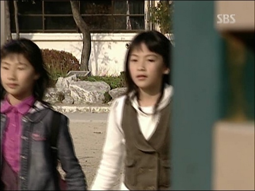 Kara’s Ji Young Was an Extra for a Drama During Her Elementary Years