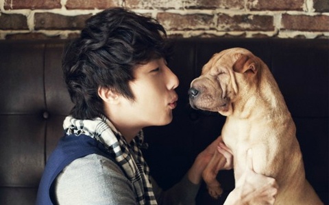 Jung Il Woo with His New Puppy in Ceci