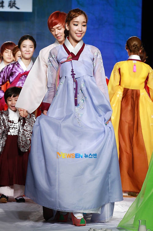 Kara, ZE:A, Rainbow, Jewelry, and Mason Moon Wear Hanbok for Fashion Show
