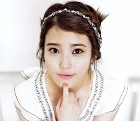 IU Has Close Call With Parrot on Japanese MV Set
