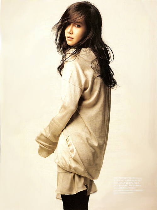 Lee Ji Ah Puts the Past Behind Her