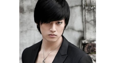 U-Kiss’ Eli Breaks Hand During Dance Practice