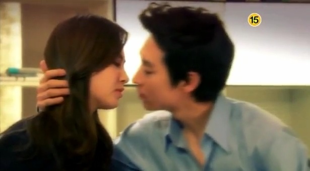 Girls’ Generation’s Yuri Gives a Kiss to Lee Jae Hoon on SBS “Fashion King”