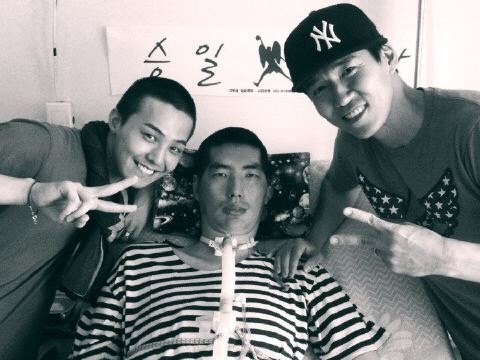 G-Dragon Visits Park Seung Il With Sean
