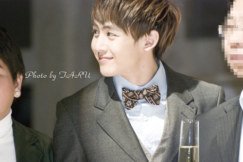 Nichkhun Visits Shenyang to Launch Department Store