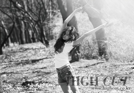 Fashionista Kim Min Hee’s Glamorous Spring Outing Photoshoot