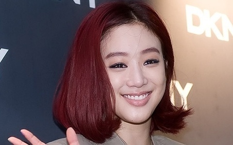 Jung Ryeo Won Tweets Before and After Makeup Pictures