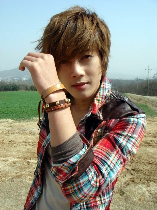 Kim Hyun Joong Reveals "Lucky" Album Cover