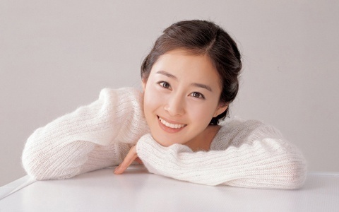 Kim Tae Hee Awes Netizens with her Goddess-Like Aura in a Nude-Toned Dress and Bathrobe