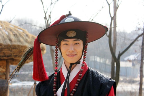 "The Moon that Embraces the Sun’s" Song Jae Rim is Sexy and Masculine for "High Cut"