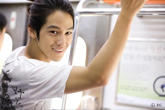 Kim Bum Charms "Padam Padam" Viewers