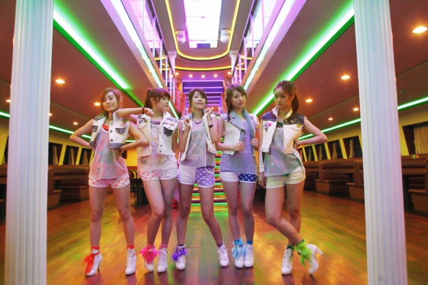 Girl’s Day Releases Interactive "Hug Me Once" MV