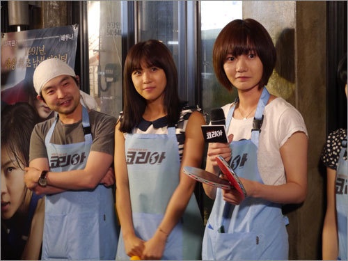 Ha Ji Won and Bae Doo Na Serve Food and Drinks!