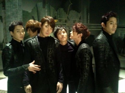 Shinhwa to Come Back with a Vampire Concept