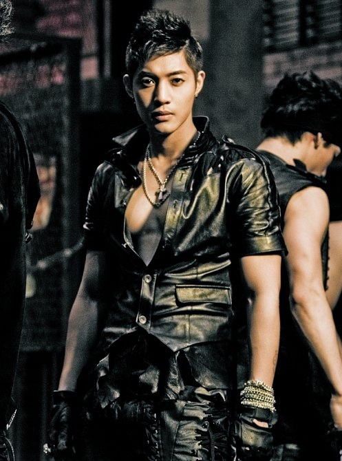 Kim Hyun Joong Shows Off His Impressive Drawing Skills!