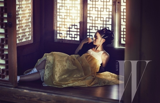 Yoon So Yi Transforms Into "Portrait of a Beauty"