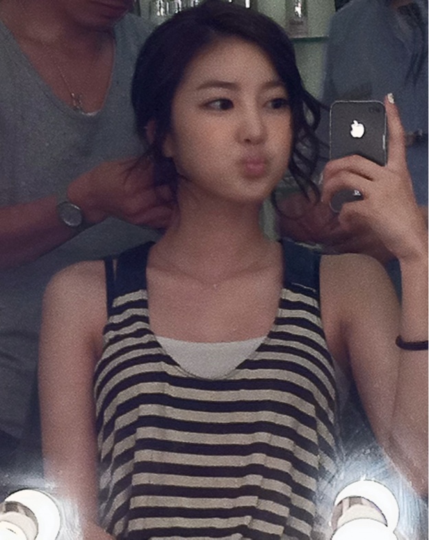 Did NS Yoon Ji Kiss a Fan?