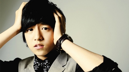 Lee Hyun Woo Gets Footloose