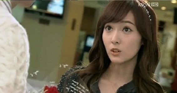 SNSD Jessica’s Only Confident with Her Left Face?
