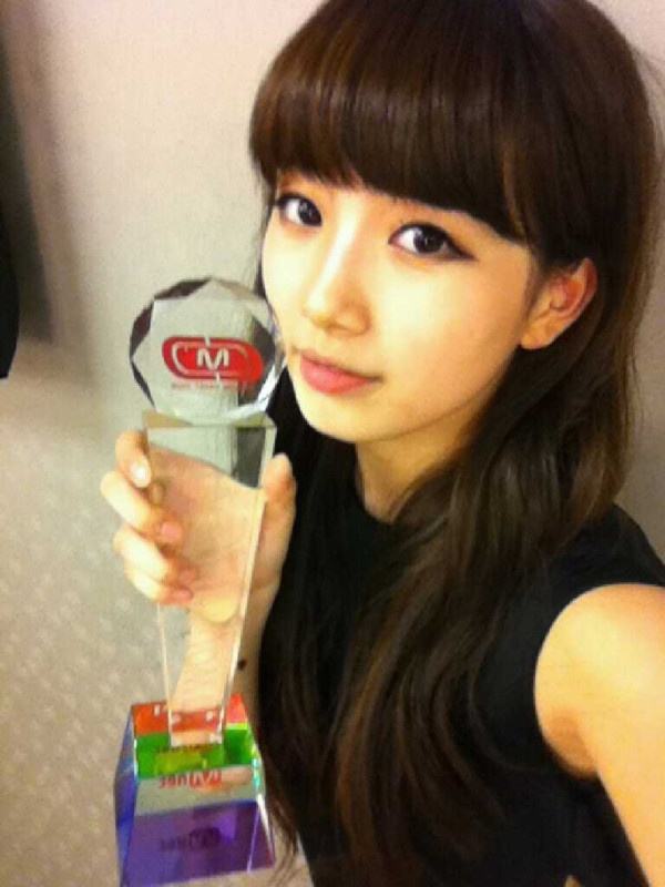 Suzy’s ‘Watermelon Mole’ on Her Wrist